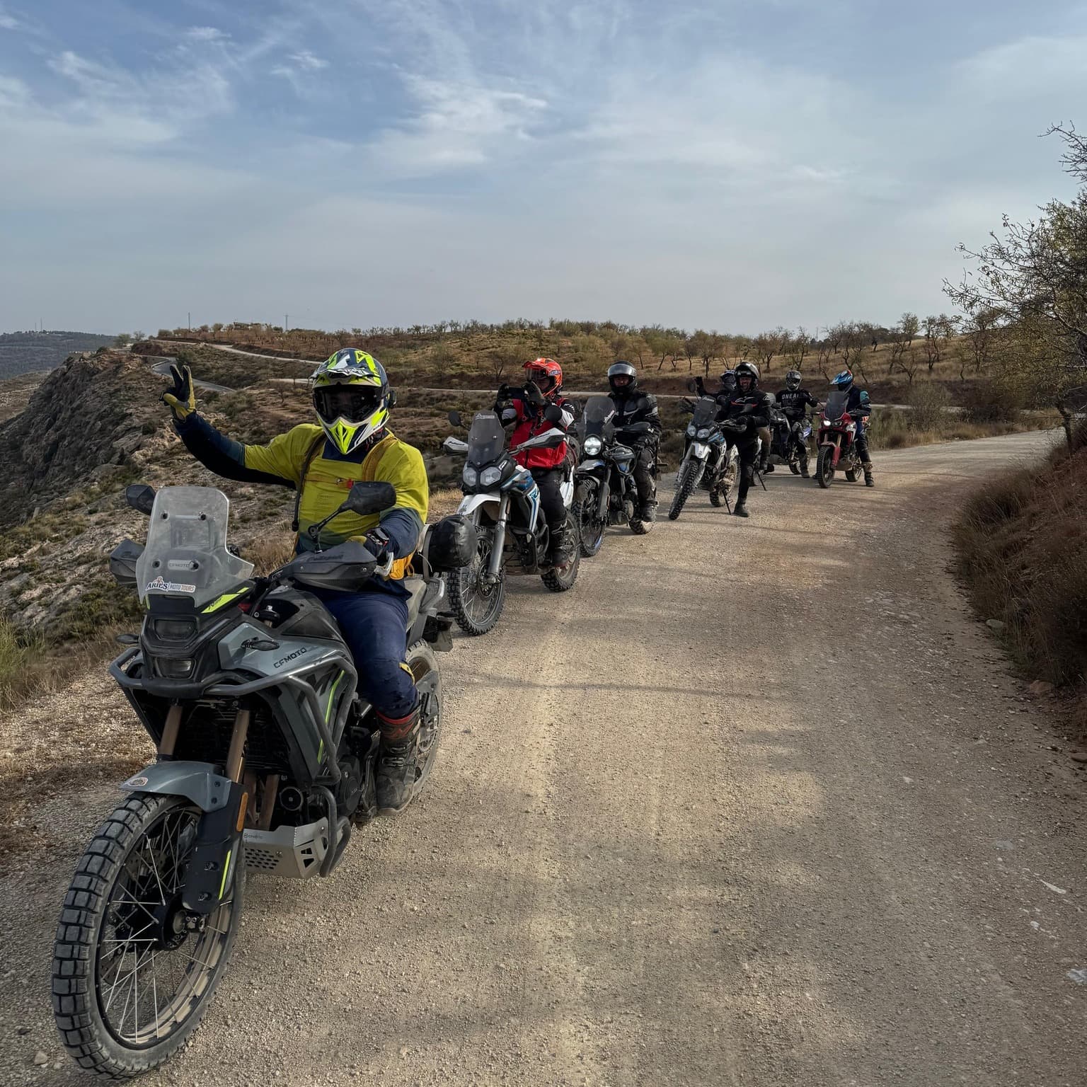 Skupina motorkárov na motovýlete po Andalúzii v Španielsku